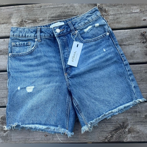 NWT Dynamite Renee Mid Thigh Jean Shorts Factory Distressing Size 26 Women’s - Picture 5 of 8